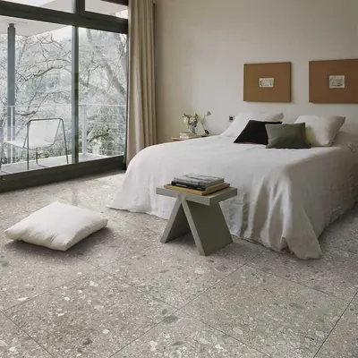 Camera da letto con pavimento in gres effetto pietra