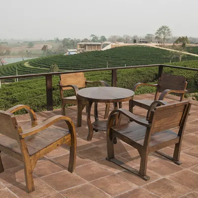 Terrazza esterna con pavimento in gres effetto cotto